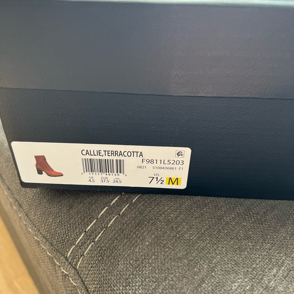 Naturalizer Suede Lace Up Booties sz. 7.5 - Picture 7 of 9